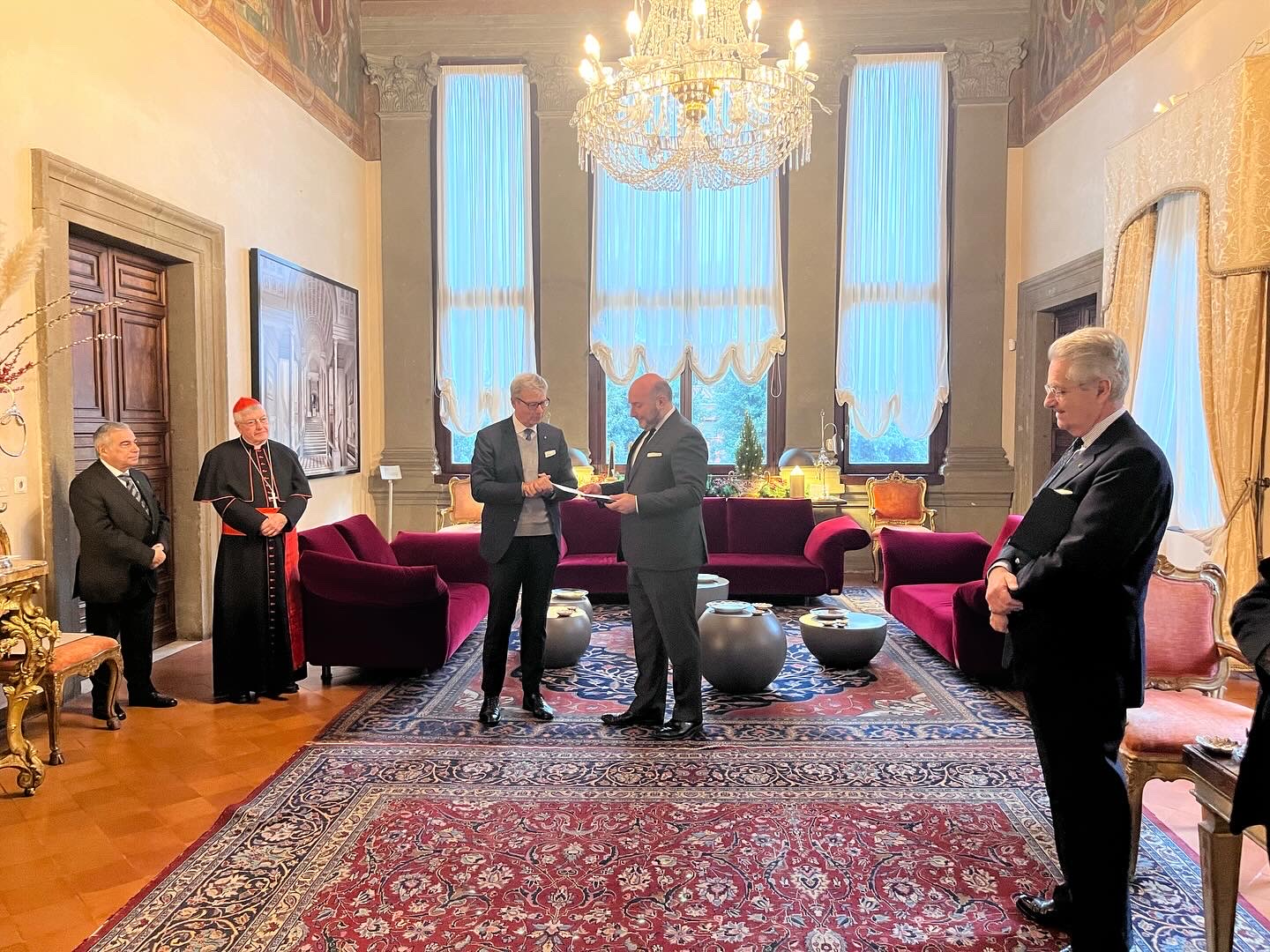 FC882B8E-D674-4E8E-BBAA-DA7582E97335