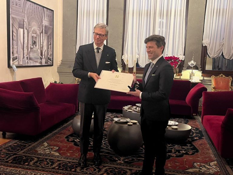 7e353685-e25c-442c-8a43-08a517a7e136