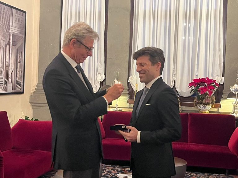 8e4385ae-3389-4c21-8d03-21b1202b409d